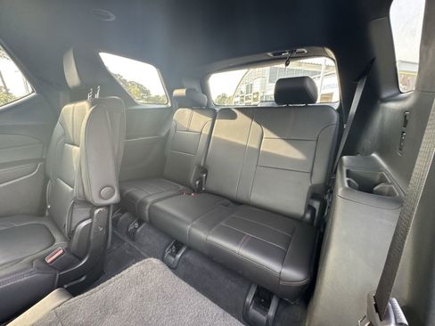 Used 2023 Chevrolet Traverse RS w/ LPO, Floor Liner Package image 32