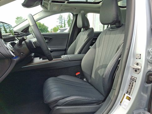 Used 2024 Mercedes-Benz E 350 4MATIC Sedan image 9