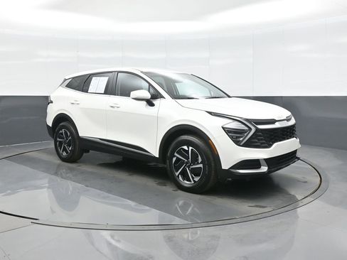 Used 2024 Kia Sportage LX image 1