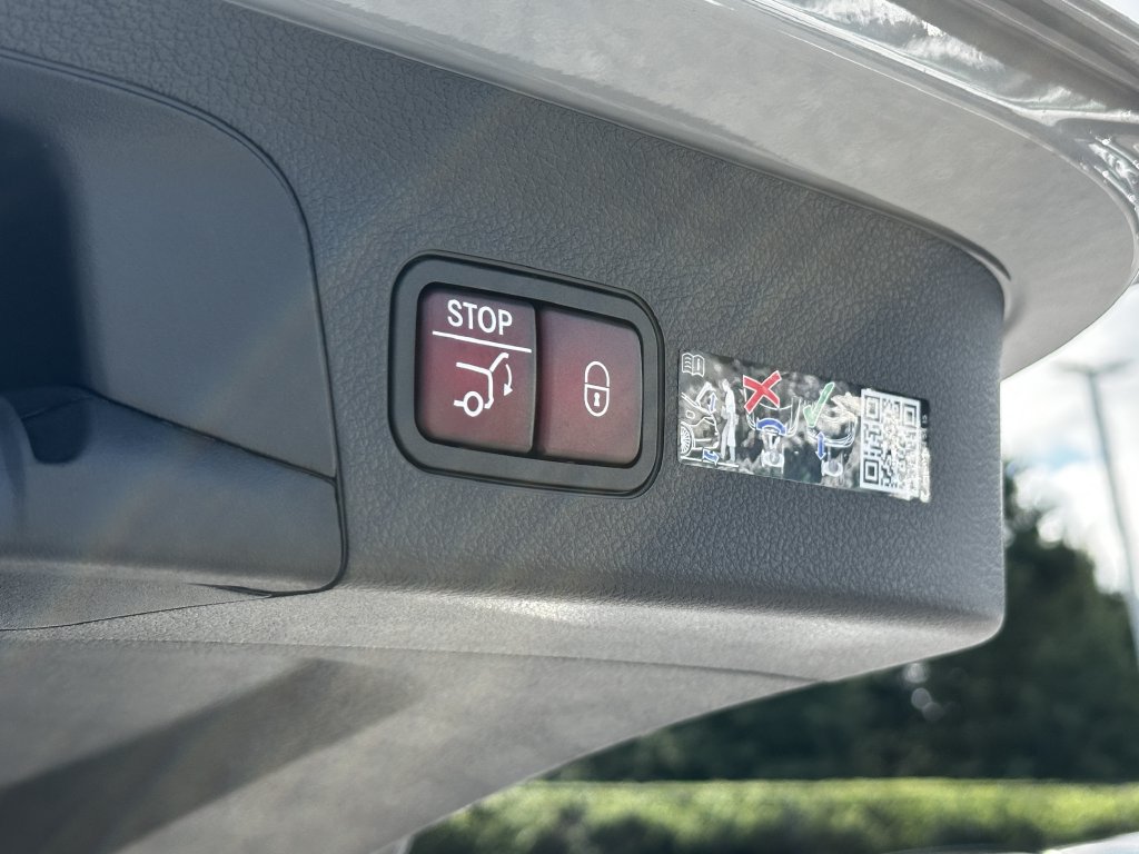 New 2026 Mercedes-Benz GLS 450 4MATIC image 14