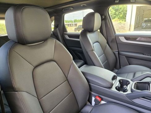 Used 2025 Porsche Cayenne image 22