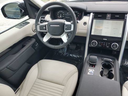 Certified 2025 Land Rover Discovery S AWD/4WD image 14
