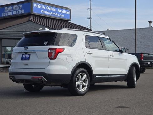 Used 2017 Ford Explorer XLT w/ Equipment Group 202A AWD/4WD image 16