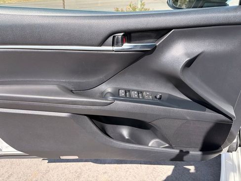 Used 2019 Toyota Camry SE image 9