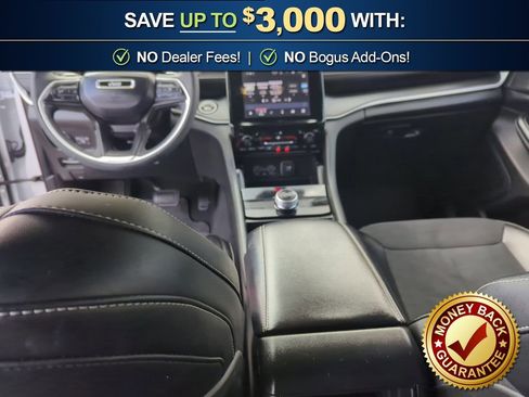 Used 2024 Jeep Grand Cherokee Altitude RWD image 17