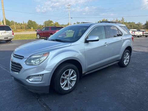 Used 2017 Chevrolet Equinox LT w/ Convenience Package image 2