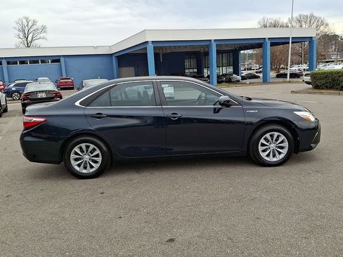 Used 2017 Toyota Camry LE image 7