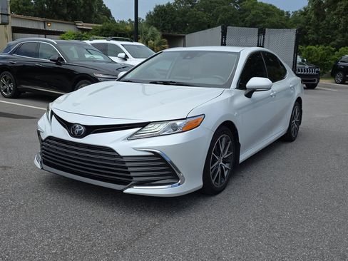 Used 2023 Toyota Camry XLE w/ Cold Weather Package AWD/4WD image 3