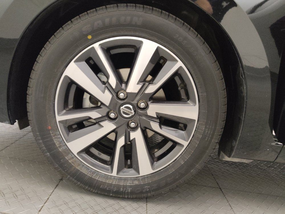 Used 2021 Nissan Versa SV FWD image 31
