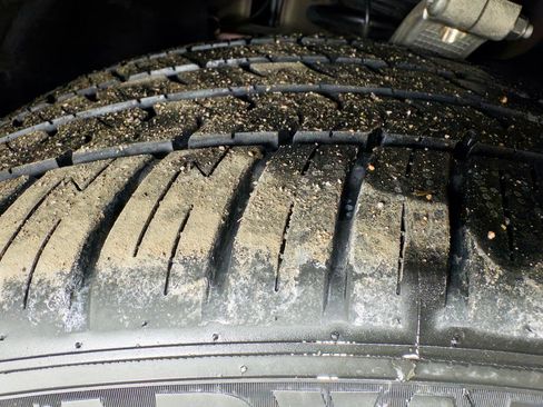 Used 2021 Tesla Model Y Long Range image 38