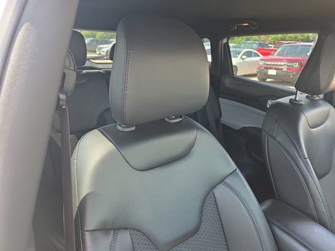 Used 2023 Jeep Compass Latitude AWD/4WD image 35