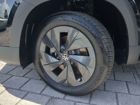 Certified 2025 Volkswagen Taos S FWD image 29