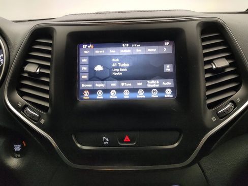 Used 2019 Jeep Cherokee Latitude Plus w/ Comfort/Convenience Group image 25