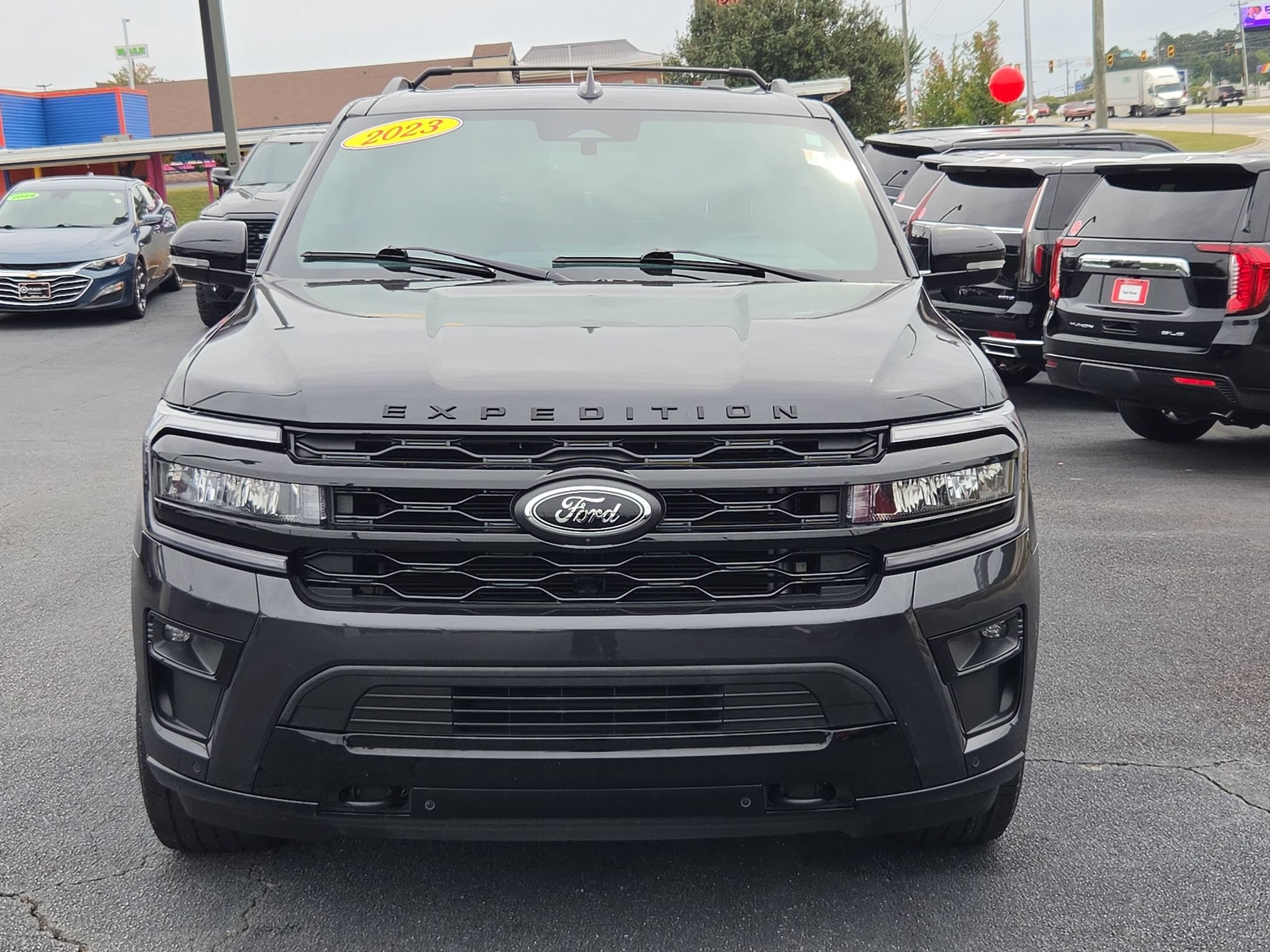 Used 2023 Ford Expedition Limited AWD/4WD image 2