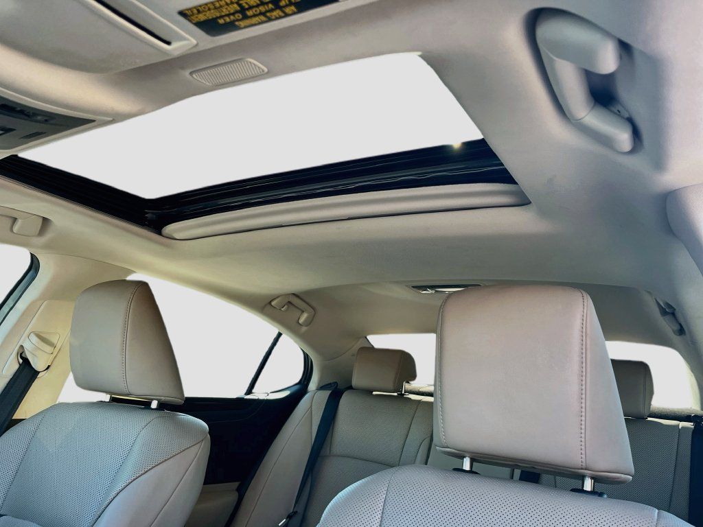 Used 2019 Lexus ES 300h w/ Premium Package FWD image 22