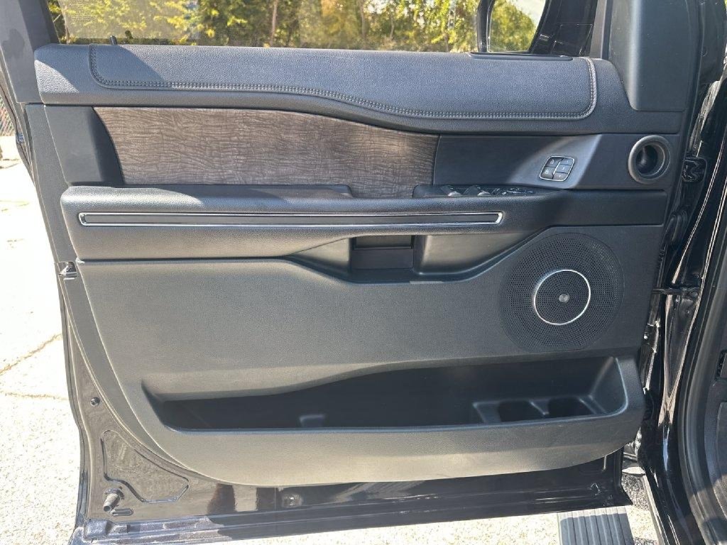 Used 2020 Ford Expedition Limited RWD image 18