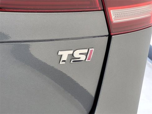 Used 2018 Volkswagen Tiguan S image 7
