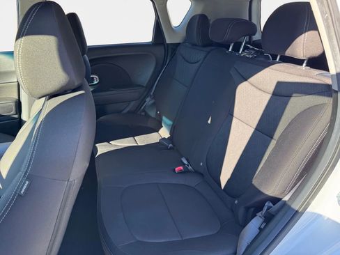 Used 2019 Kia Soul image 11