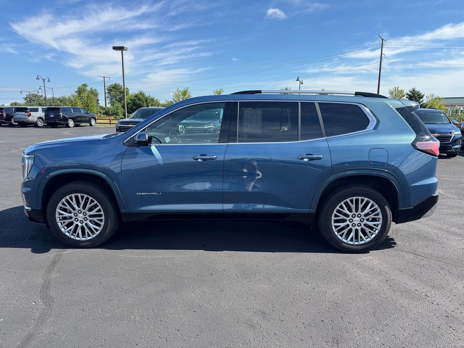 Used 2024 GMC Acadia Denali AWD/4WD image 2