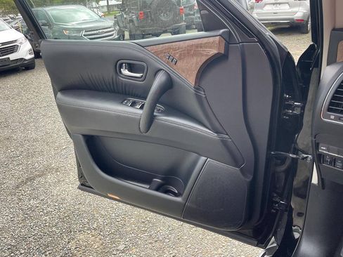 Used 2017 INFINITI QX80 4WD w/ Driver Assistance Package image 25
