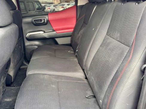 Used 2016 Toyota Tacoma SR5 w/ Towing Package image 8