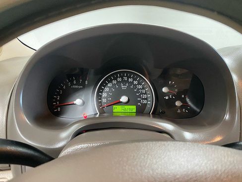 Used 2010 Kia Sedona LX image 20