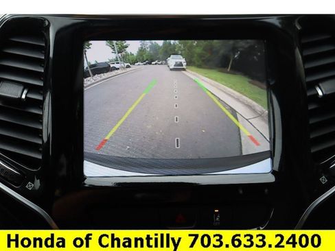 Used 2022 Jeep Cherokee Limited image 10