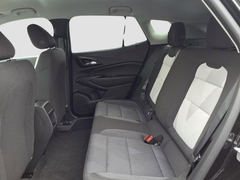 Used 2025 Chevrolet Trax LS w/ LS Convenience Package FWD image 10