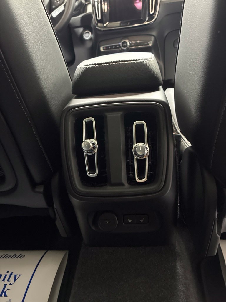 Used 2026 Volvo XC40 B5 Plus AWD/4WD image 26