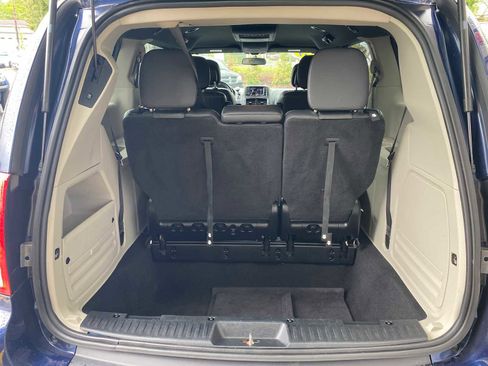 Used 2017 Dodge Grand Caravan SXT w/ Rear Park Assist Package FWD image 30