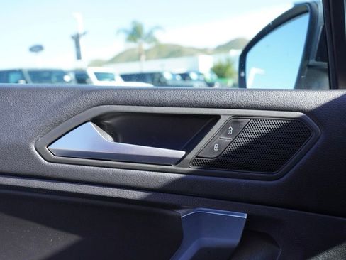 Used 2020 Volkswagen Tiguan SE w/ Panoramic Sunroof Package image 11