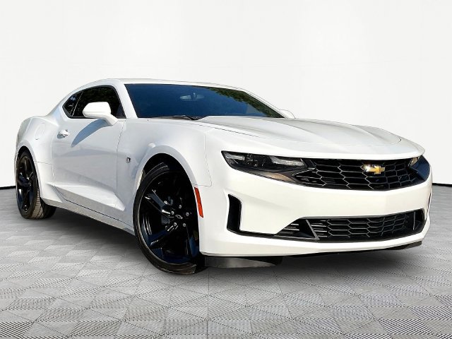 Used 2023 Chevrolet Camaro LT w/ Technology Package RWD image 3