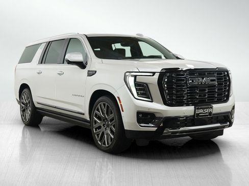 Used 2025 GMC Yukon XL Denali Ultimate AWD/4WD image 7