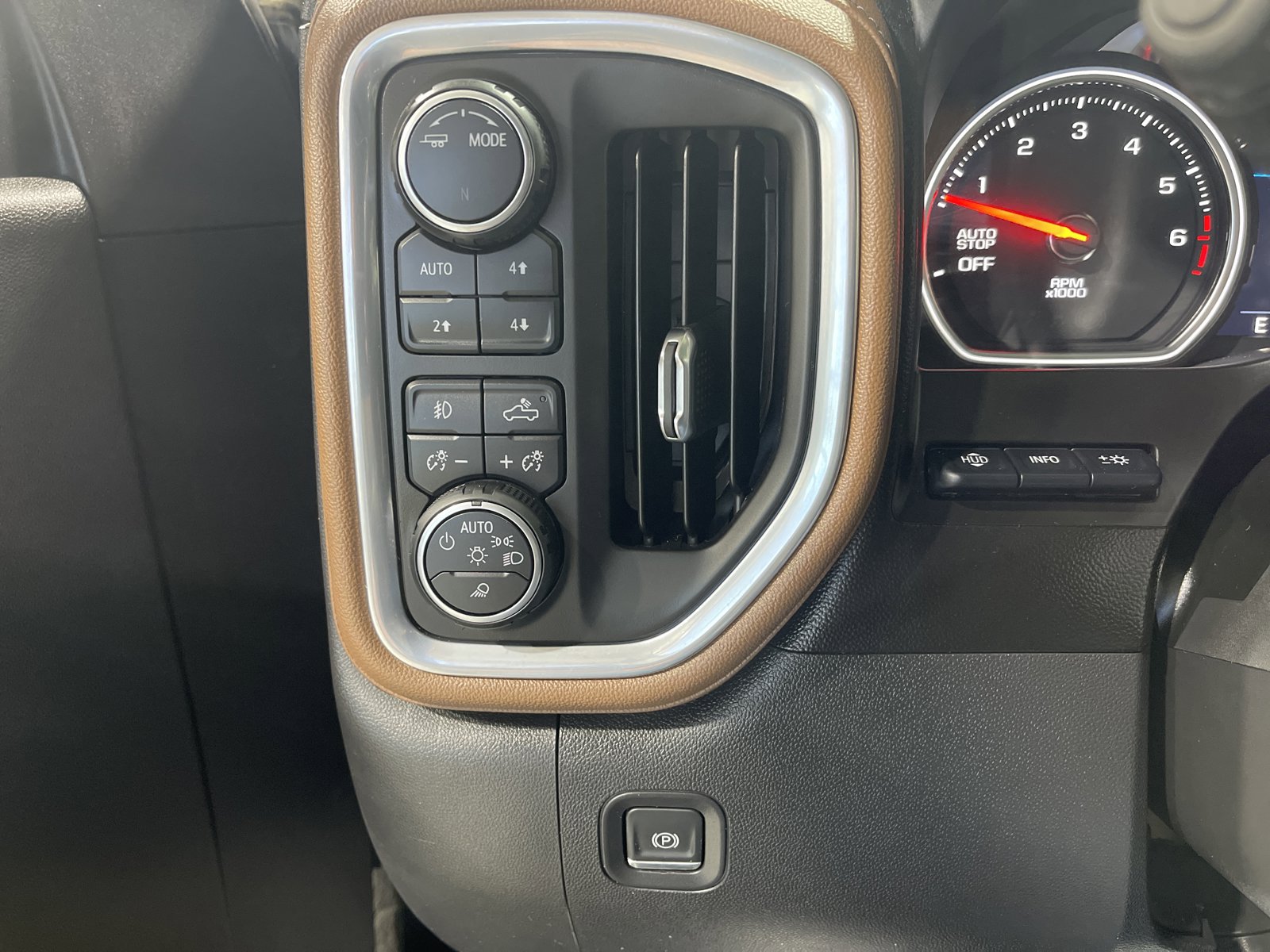 Used 2021 Chevrolet Silverado 1500 High Country w/ Technology Package AWD/4WD image 33