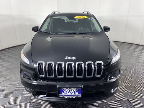 Used 2018 Jeep Cherokee Latitude w/ Safety Group AWD/4WD image 11