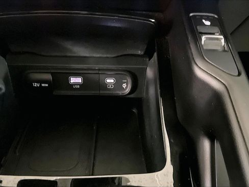 Used 2025 Kia Telluride S image 16