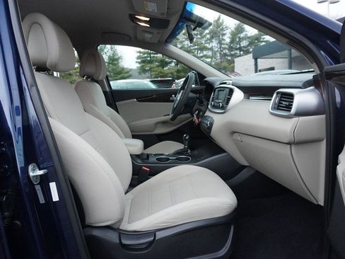 Used 2017 Kia Sorento LX image 26