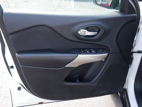 Used 2017 Jeep Cherokee Latitude w/ Safety/Convenience Group image 12