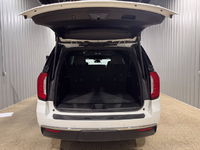 Used 2023 GMC Yukon XL SLT AWD/4WD image 29