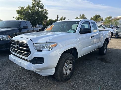 Used 2017 Toyota Tacoma SR image 10