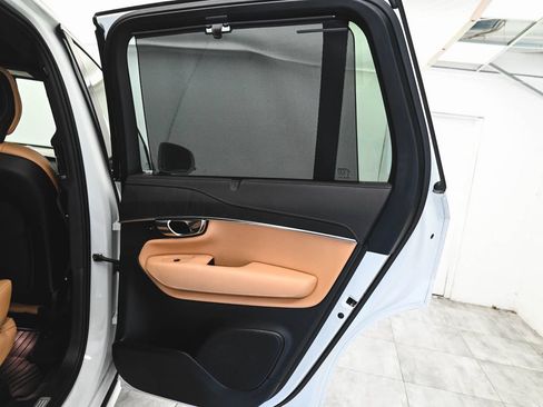 Used 2025 Volvo XC90 B5 Ultra w/ Protection Package Premier AWD/4WD image 14