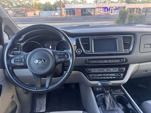 Used 2018 Kia Sedona SX FWD image 20