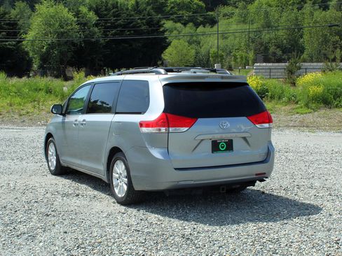 Used 2013 Toyota Sienna XLE AWD/4WD image 5