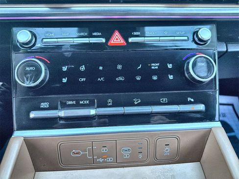 Used 2024 Hyundai Santa Fe Limited image 17