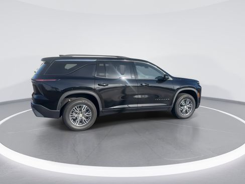 Used 2025 Chevrolet Traverse LT image 10