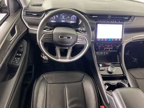 Used 2023 Jeep Grand Cherokee Limited w/ Luxury Tech Group II AWD/4WD image 22