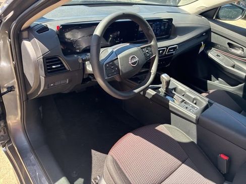 New 2026 Nissan Sentra SR w/ Floor Mat Package FWD image 9