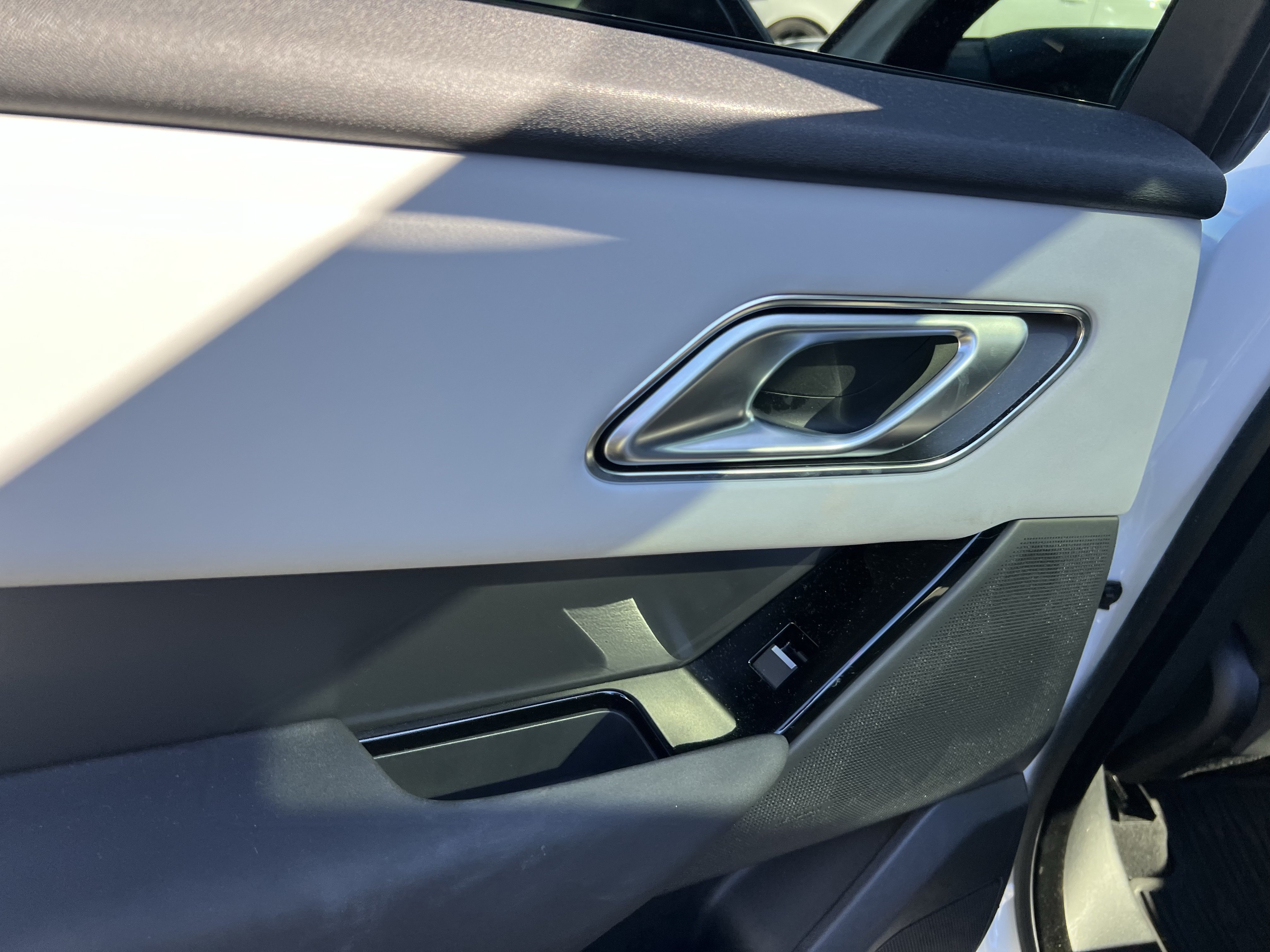 Certified 2024 Land Rover Range Rover Velar Dynamic SE AWD/4WD image 31