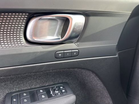 Certified 2025 Volvo XC40 B5 Plus image 31
