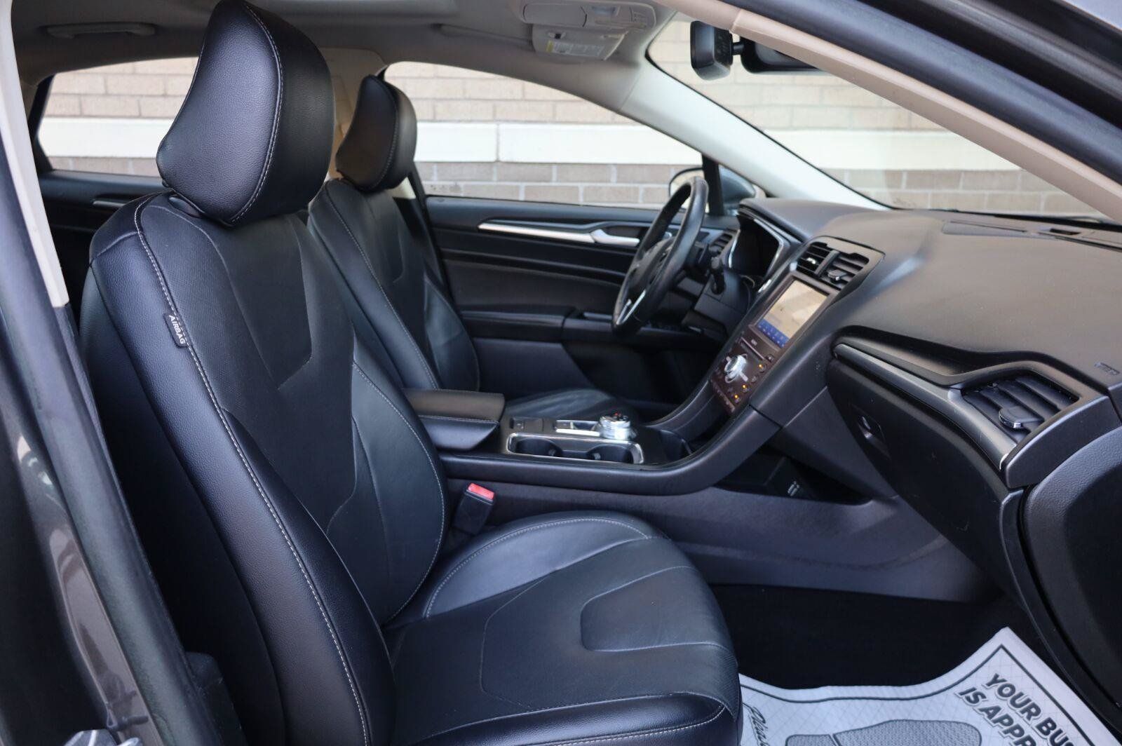 Used 2020 Ford Fusion Titanium FWD image 27